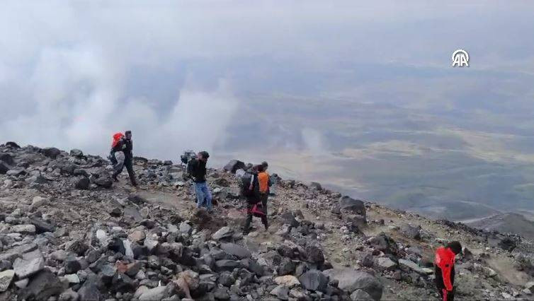 Ağrı Dağı’nda donarak ölen dağcıların cenazeleri indiriliyor - Resim: 14